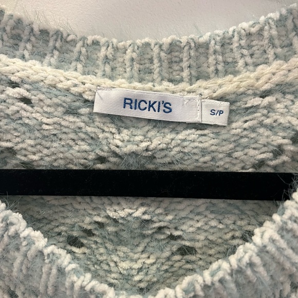 Ladies sweater - Picture 2 of 4